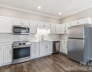 8710 Arrowhead Place Lane - Photo Thumbnail 10