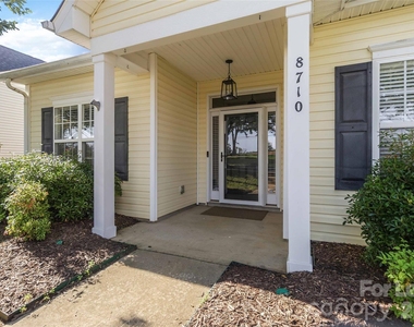8710 Arrowhead Place Lane - Photo Thumbnail 3