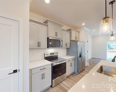 3640 Spencer Street - Photo Thumbnail 2