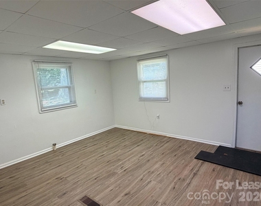 8112 Blackwood Road - Photo Thumbnail 16