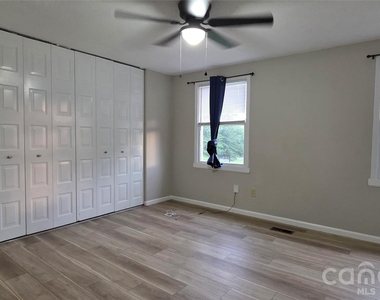 7200 Shadowlake Drive - Photo Thumbnail 9