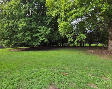7200 Shadowlake Drive - Photo Thumbnail 13