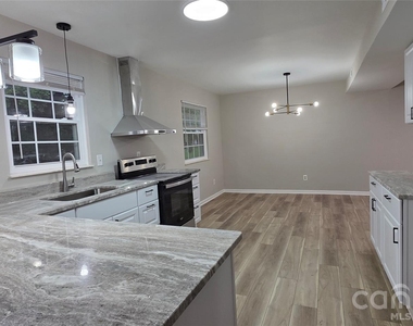 7200 Shadowlake Drive - Photo Thumbnail 4
