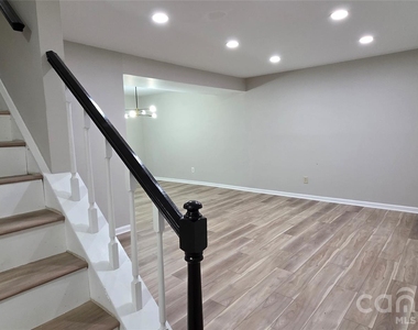 7200 Shadowlake Drive - Photo Thumbnail 8