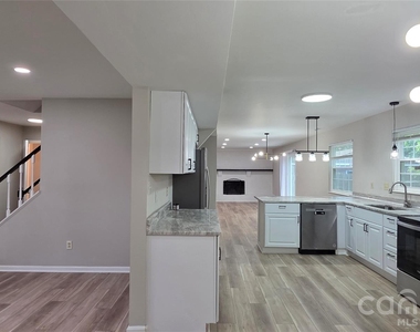 7200 Shadowlake Drive - Photo Thumbnail 6