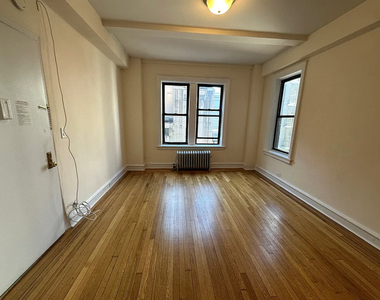 West 55th Street and 9th Avenue - Photo Thumbnail 4