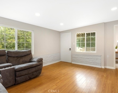 2963 Sheffield - Photo Thumbnail 6
