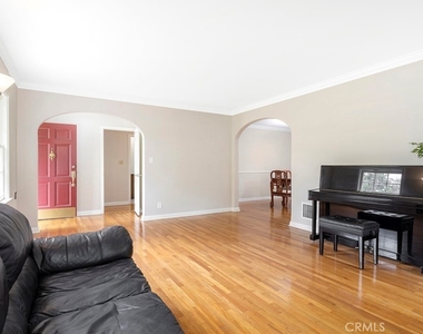 2963 Sheffield - Photo Thumbnail 2