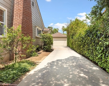 2963 Sheffield - Photo Thumbnail 19