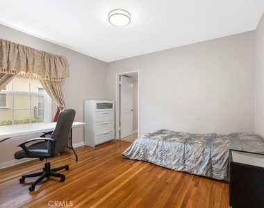 2963 Sheffield - Photo Thumbnail 11