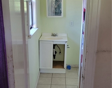 120 Marshall - Photo Thumbnail 1