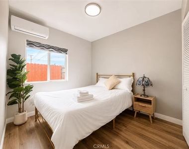 559 E Juanita - Photo Thumbnail 6