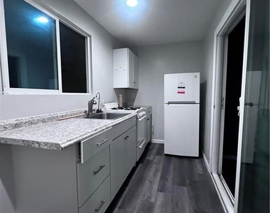 124 N Janet Place - Photo Thumbnail 3