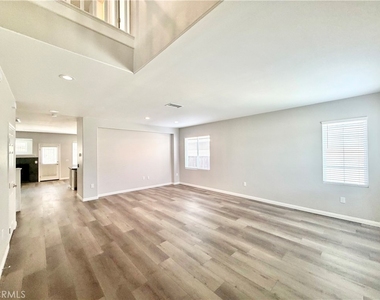 24850 Sunset Vista Avenue - Photo Thumbnail 3