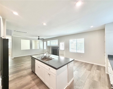 24850 Sunset Vista Avenue - Photo Thumbnail 9