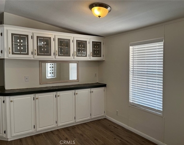 22225 Ellis Avenue - Photo Thumbnail 3