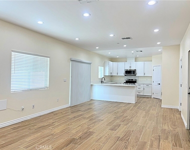 9256 E Avenue R-14 E - Photo Thumbnail 10