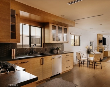 14803 Otsego Street - Photo Thumbnail 5
