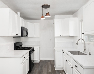 5020 Topanga Canyon Boulevard - Photo Thumbnail 9