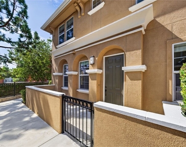 1654 Heywood Unit E - Photo Thumbnail 1