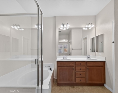 1654 Heywood Unit E - Photo Thumbnail 37