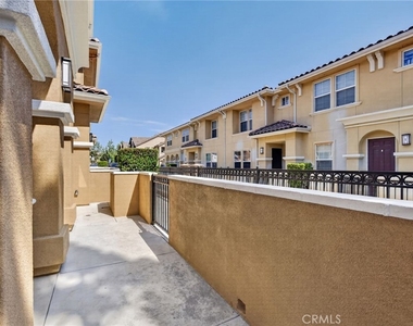 1654 Heywood Unit E - Photo Thumbnail 4