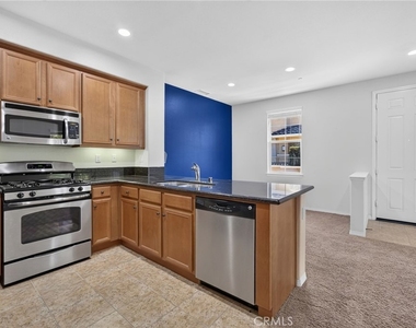 1654 Heywood Unit E - Photo Thumbnail 16