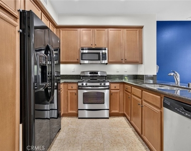 1654 Heywood Unit E - Photo Thumbnail 19