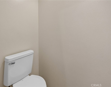 1654 Heywood Unit E - Photo Thumbnail 40