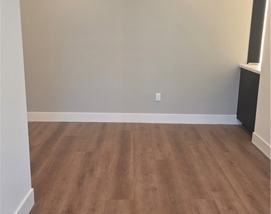 22730 Mariano Street - Photo Thumbnail 13