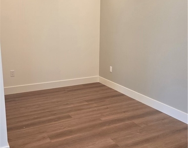 22730 Mariano Street - Photo Thumbnail 14