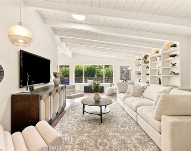 8518 Walnut - Photo Thumbnail 4