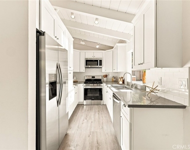 8518 Walnut - Photo Thumbnail 9