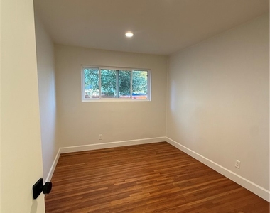 720 Circle Drive - Photo Thumbnail 11
