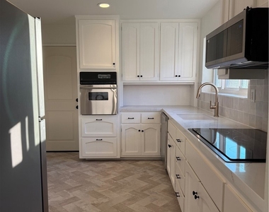 720 Circle Drive - Photo Thumbnail 4