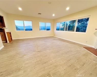 2277 Alexdale Ln - Photo Thumbnail 3