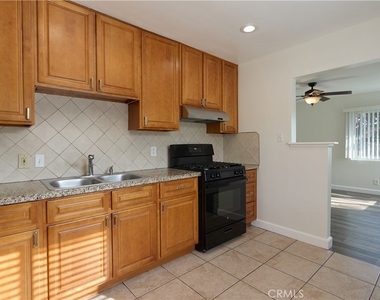 3644 Russell Street - Photo Thumbnail 6