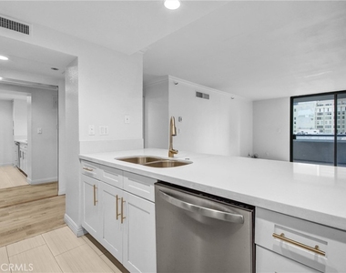 600 W 9th - Photo Thumbnail 5