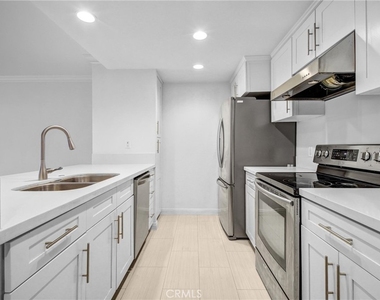 600 W 9th - Photo Thumbnail 4