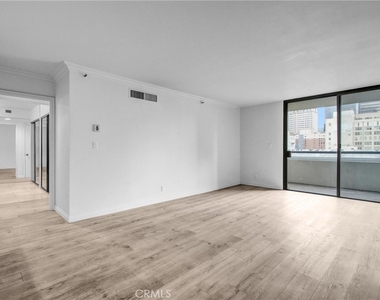 600 W 9th - Photo Thumbnail 1