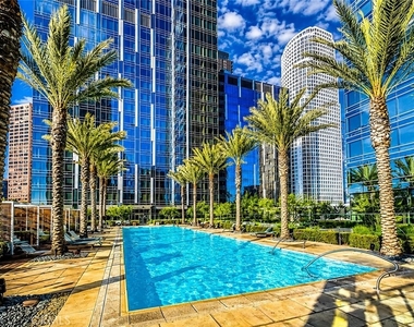 877 Francisco Street - Photo Thumbnail 19