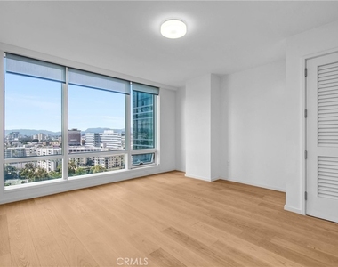 877 Francisco Street - Photo Thumbnail 7
