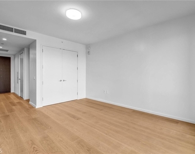 877 Francisco Street - Photo Thumbnail 11