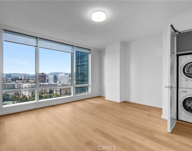 877 Francisco Street - Photo Thumbnail 8
