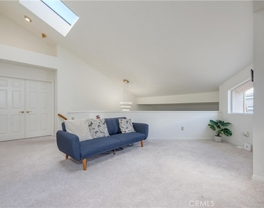 1011 S Mountcrest Court - Photo Thumbnail 18