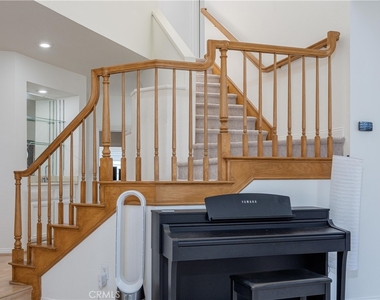 1011 S Mountcrest Court - Photo Thumbnail 3