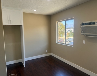 600 E Acacia Avenue - Photo Thumbnail 2