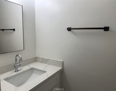 600 E Acacia Avenue - Photo Thumbnail 8