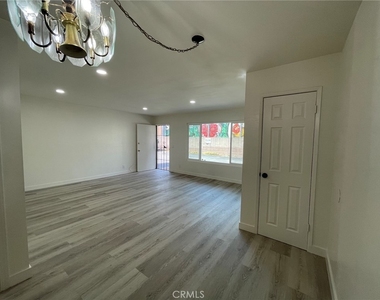 1131 S Alta Vista Avenue - Photo Thumbnail 1
