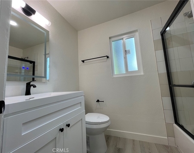 1131 S Alta Vista Avenue - Photo Thumbnail 7